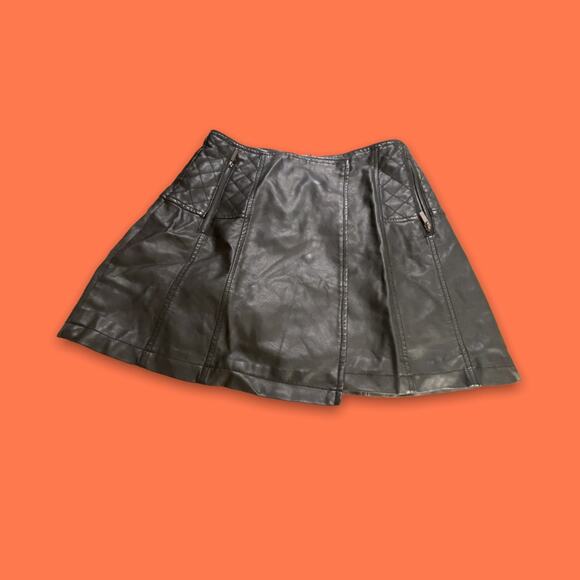 bebe Black Pleather Quilted Zipper Mini Skirt Snap Button Utility Edgy Size M - Picture 1 of 6